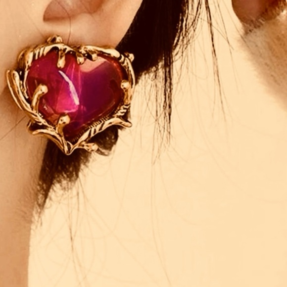 Fuchsia Branching Heart- Medieval Renaissance Palace Gilded Tree Clip-on Earring - Picture 7 of 11